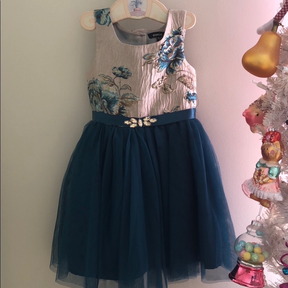 Girls green dress.